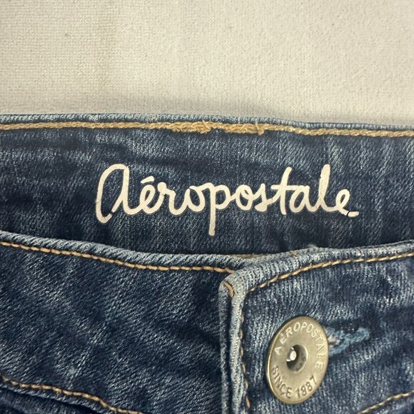 Aeropostale Womens Boyfriend Denim Size 8 Shorts Distressed Cuffed Hem - Picture 4 of 5